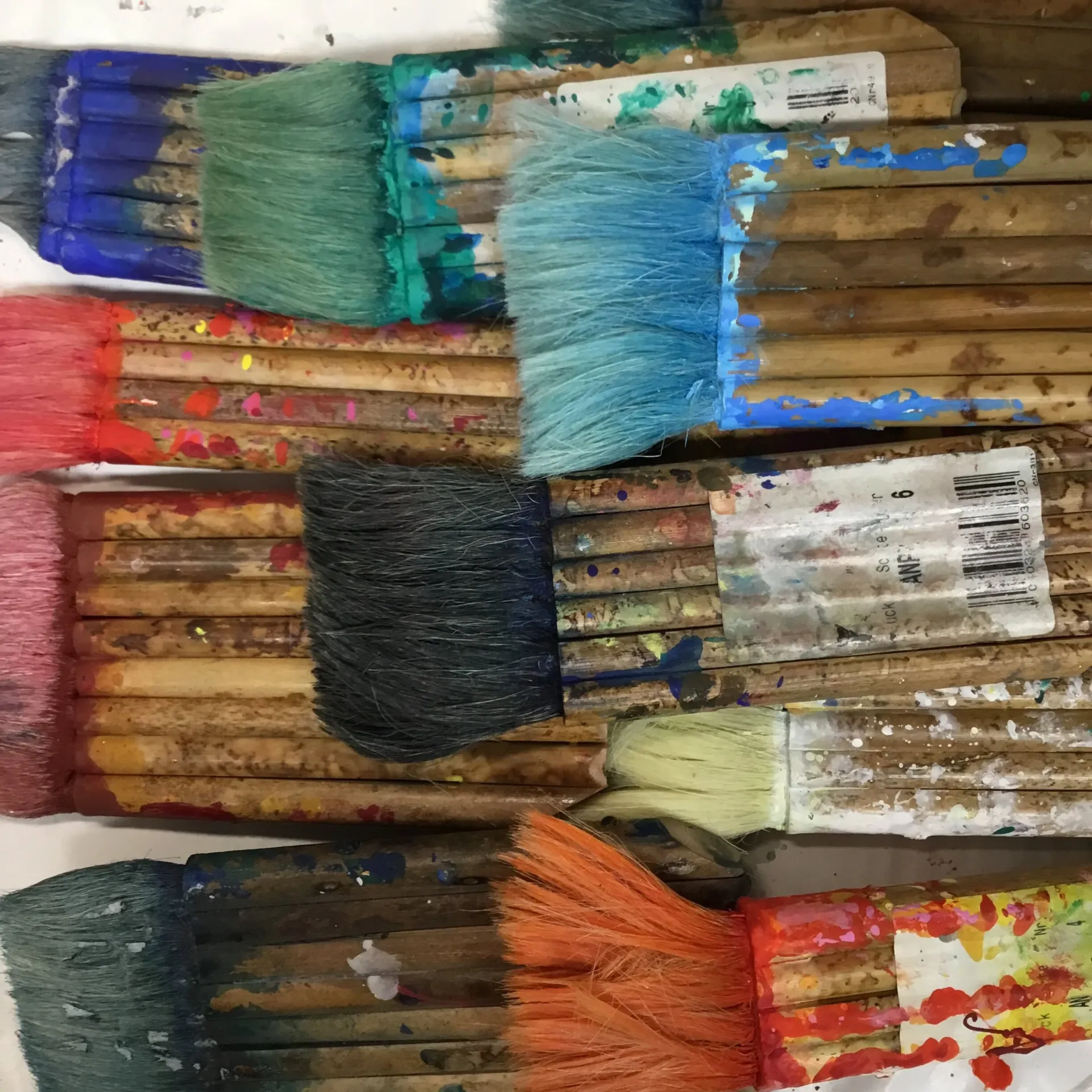 Aabentatelier i pinsen